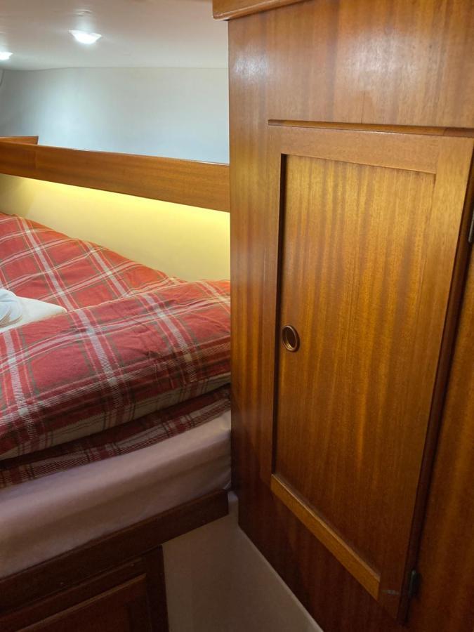 Entire Boat At St Katherine Docks 2 Available Select Using Room Options Londres Exterior foto